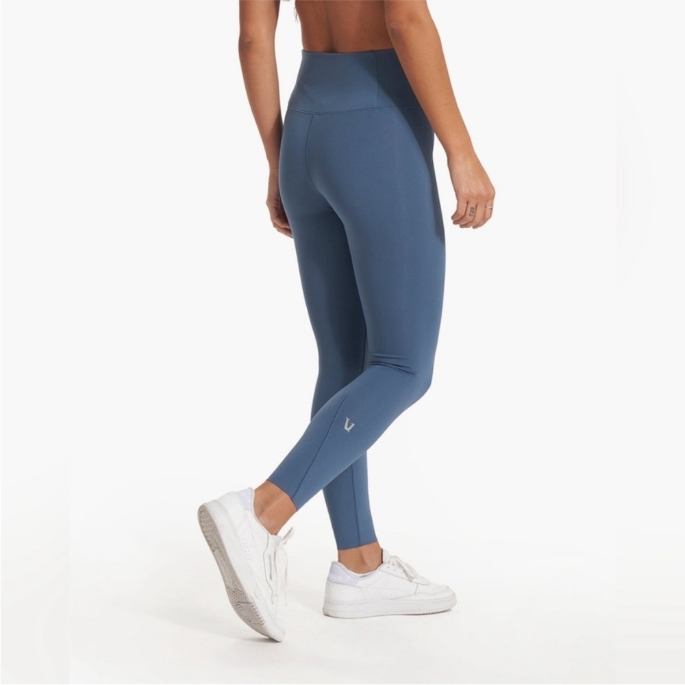 Vuori High-Waist Performance Leggings in Slate Blue